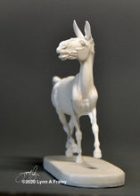 Load image into Gallery viewer, TeeNah, 1:24 scale mule